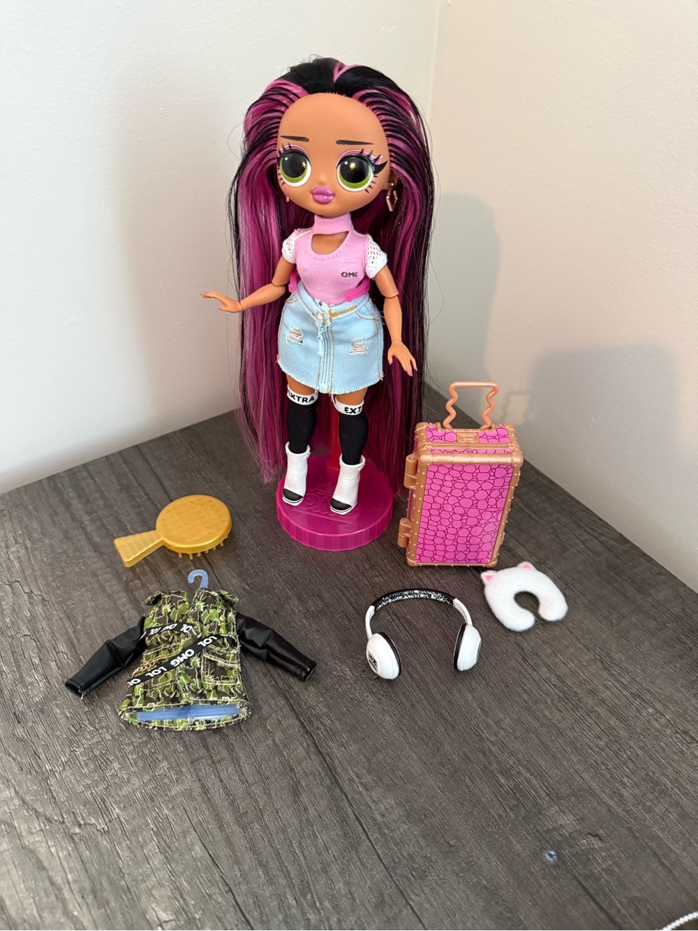 ⭐ LOL Surprise OMG World Travel City Babe Doll ⭐